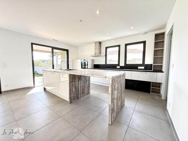 Sainte-Colombe-de-la-Commanderie (66300) VILLA D’ARCHITECTE T5 4 FACES 175 m2