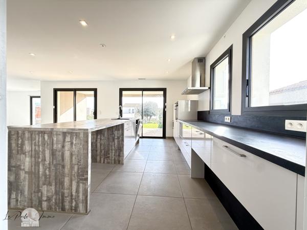 Sainte-Colombe-de-la-Commanderie (66300) VILLA D’ARCHITECTE T5 4 FACES 175 m2