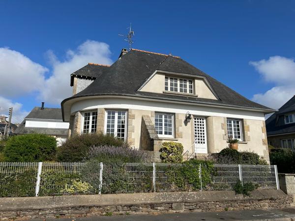 Maison familiale vue mer dans le centre ville de Cancale