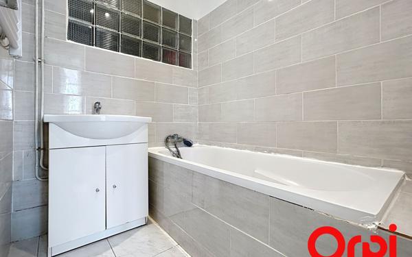 Immeuble à vendre    13 pièces • 192 m2 Lunel