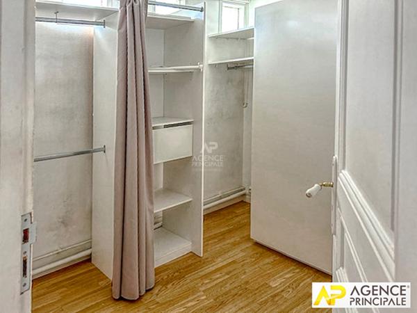 Versailles Notre-Dame Les Prés Appartement 3 pièces 67 m² au sol situé au 3eme et dernier étage avec cave €498 000 ** - Référence 27293