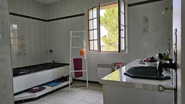 Fauguerolles (47400) Plain-pied de 137m², 3 chambres, double garage sur un terrain plat et clôturé de 2500m².