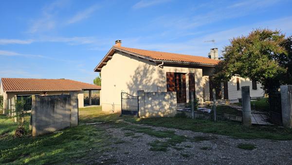 Fauguerolles (47400) Plain-pied de 137m², 3 chambres, double garage sur un terrain plat et clôturé de 2500m².