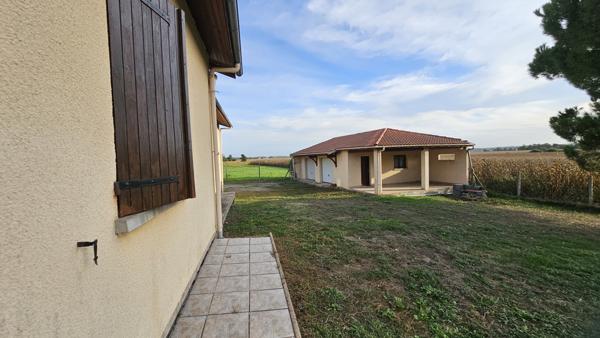 Fauguerolles (47400) Plain-pied de 137m², 3 chambres, double garage sur un terrain plat et clôturé de 2500m².
