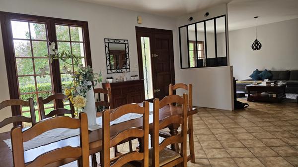 Fauguerolles (47400) Plain-pied de 137m², 3 chambres, double garage sur un terrain plat et clôturé de 2500m².