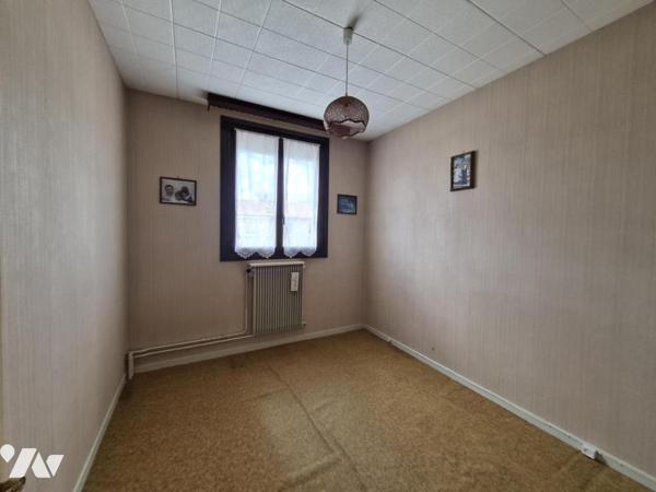 MAISON T5 AVEC 3 CHAMBRES, GARAGE ET JARDIN