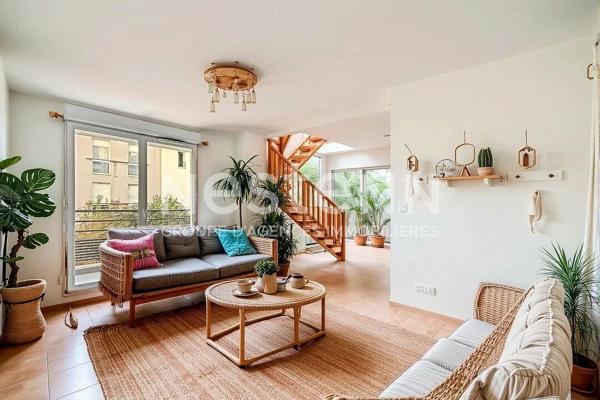 Grand Appartement Duplex 3 pièces secteur FORT DE BRON avec Terrasse - 69500 BRON