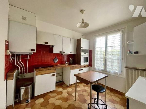 A VENDRE - LIMEIL-BREVANNES - Maison de 99 m2 (surface au sol de 133 m²) située dans le quartie...