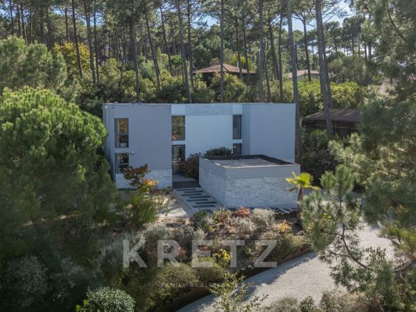 Villa contemporaine aux lignes pures et à l’élégance naturelle