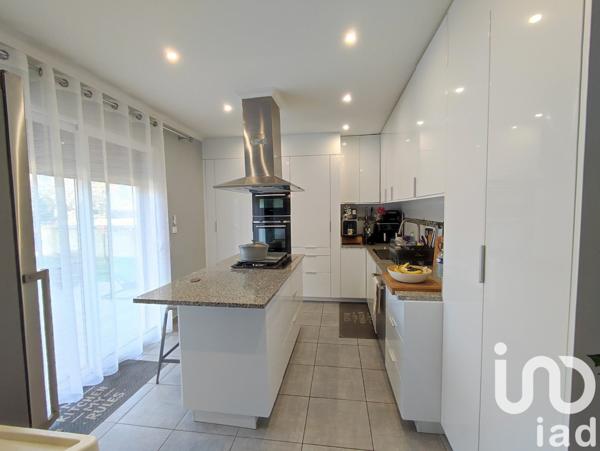 Maison traditionnelle 5 pièces de 120 m² à Asnières-sur-Oise (95270)