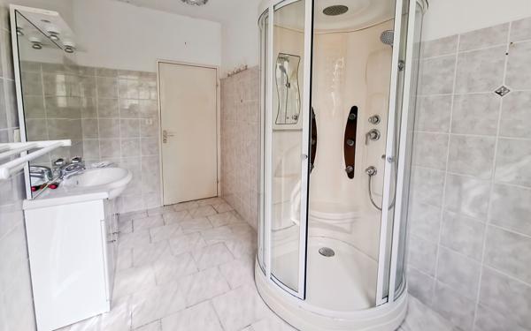 Maison à vendre    5 pièces •  Mas-Grenier