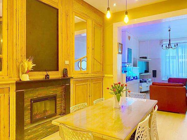 MAISON DE VILLE SEMI-INDIVIDUELLE LUMINEUSE ET CHALEUREUSE PROCHE COMMODITÉS