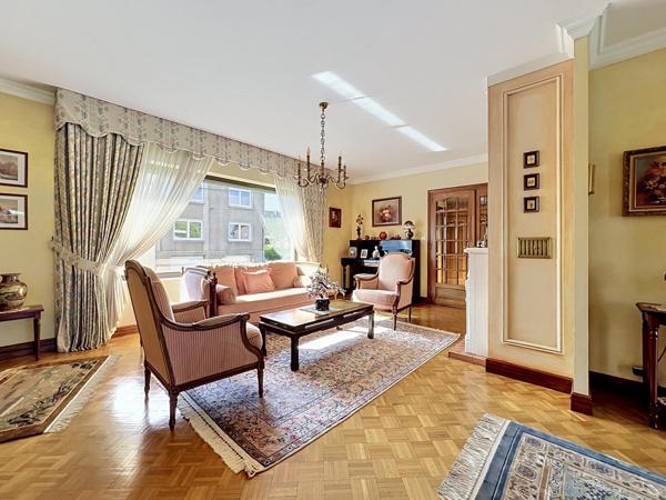 Maison individuelle de 208m2 avec 5 chambres, sous sol complet sur terrain de 1352m2