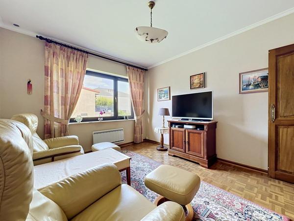 Maison individuelle de 208m2 avec 5 chambres, sous sol complet sur terrain de 1352m2