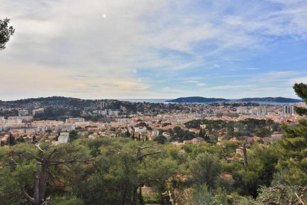 Mas provençal avec vue mer sur les hauteurs
