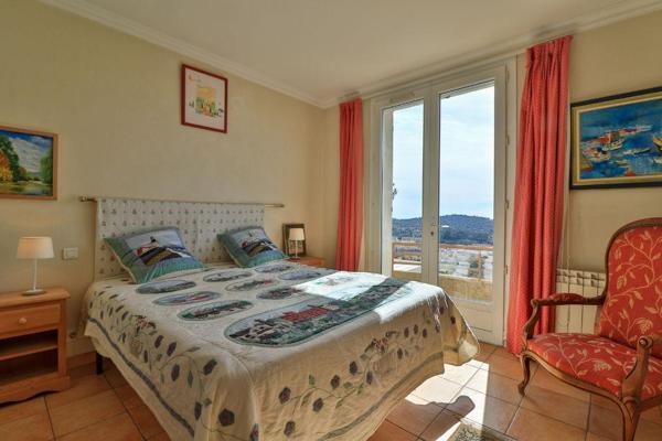 Mas provençal avec vue mer sur les hauteurs