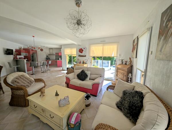 Magnifique maison en plein cœur d'herbignac - piscine-  5 chambres - Grand Terrain divisible