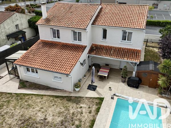 Maison à vendre 8 pièces 225 m² Saintes