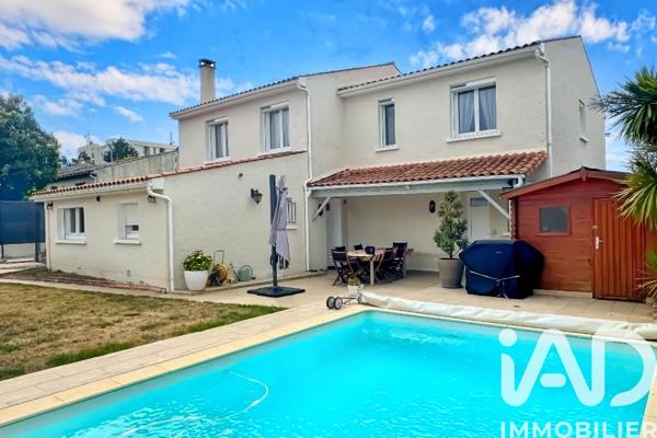 Maison à vendre 8 pièces 225 m² Saintes