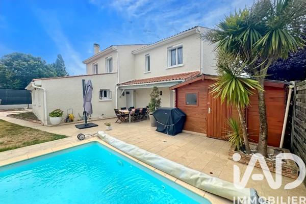 Maison à vendre 8 pièces 225 m² Saintes