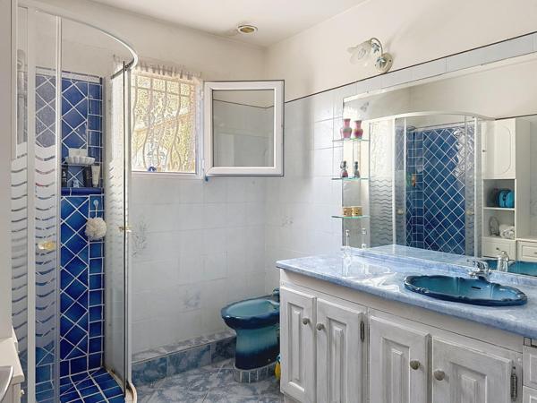 Villa 4 chambres, dans quartier résidentiel recherché