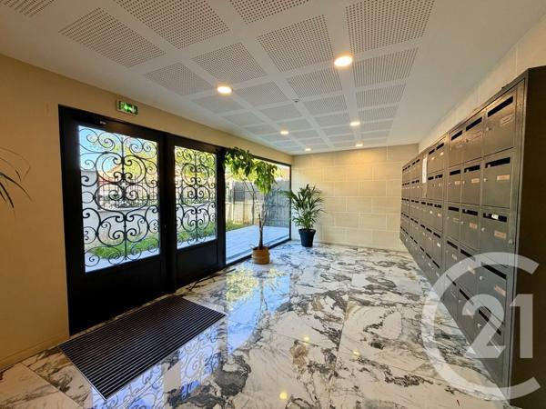 Appartement Studio à vendre  1 pièce - 32,90 m 2   NOISY LE GRAND  - 93