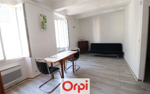 Appartement à louer    1 pièce •  Cuges-les-Pins