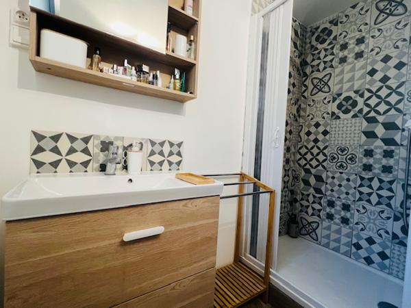 Marseille (13007) VENTE MAISON R+1 3 CHAMBRES 75 M2 COURETTE 6M2 GARAGE 22M2 AU RDC RUE DU VALLON DES AUFFES 13007 MARSEILLE