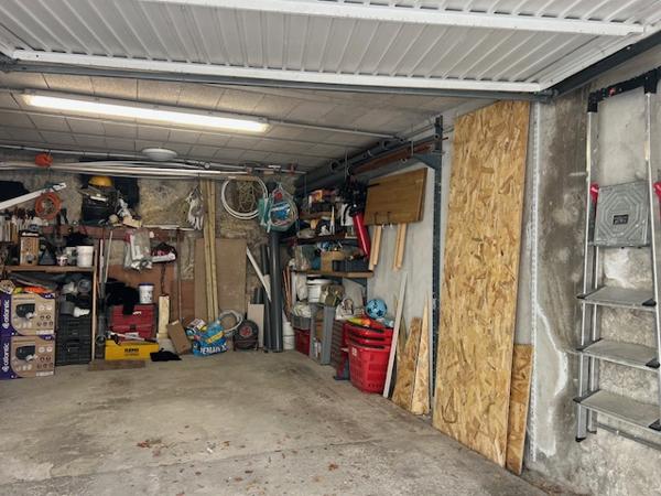 Marseille (13007) VENTE MAISON R+1 3 CHAMBRES 75 M2 COURETTE 6M2 GARAGE 22M2 AU RDC RUE DU VALLON DES AUFFES 13007 MARSEILLE