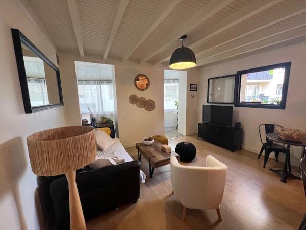 Marseille (13007) VENTE MAISON R+1 3 CHAMBRES 75 M2 COURETTE 6M2 GARAGE 22M2 AU RDC RUE DU VALLON DES AUFFES 13007 MARSEILLE