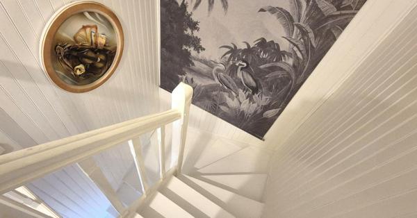 Belle Maison en Pierre ou de Caractère de 115 m² Rénovée avec Goût avec sa Cour sécurisée, Terrasse, Cave à vin, Grand Garage avec Porte motorisée et Terrain clos, arborés et Paysagers de 793 m²