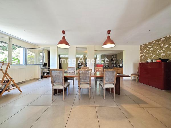 Maison à REGUINY, 56500 - 15 pièces 360m²