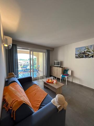 Appartement t3/t4 - loggia - garage et cave - piscines et tennis
