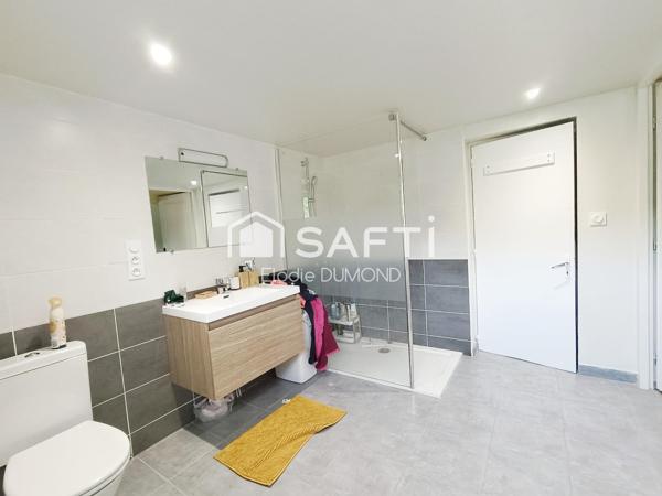 Très jolie maison individuelle d'une surface habitable de 126 m2  divisée en deux appartements sur terrain attenant