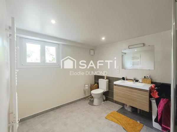 Très jolie maison individuelle d'une surface habitable de 126 m2  divisée en deux appartements sur terrain attenant