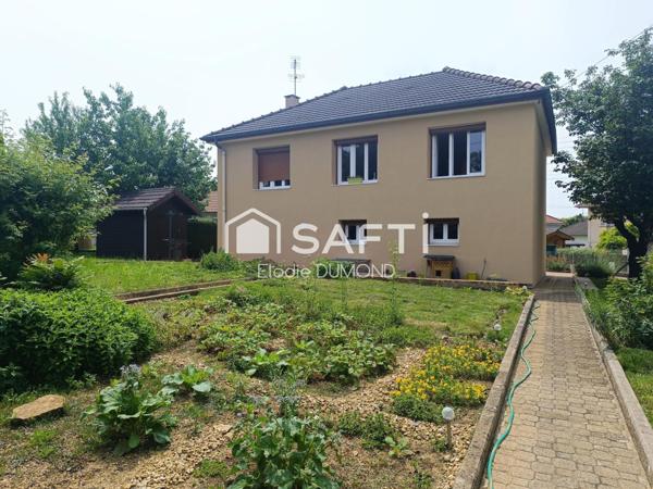 Très jolie maison individuelle d'une surface habitable de 126 m2  divisée en deux appartements sur terrain attenant