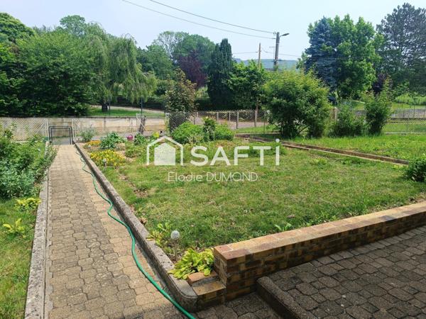 Très jolie maison individuelle d'une surface habitable de 126 m2  divisée en deux appartements sur terrain attenant