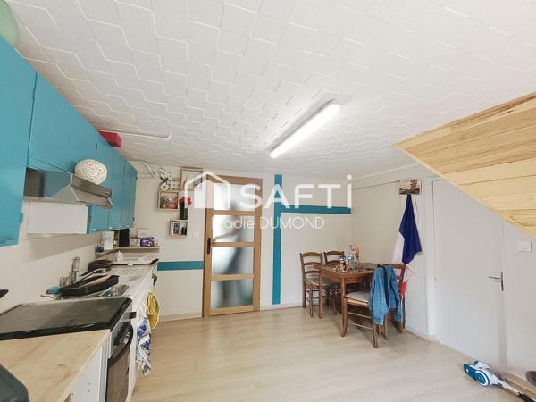 Très jolie maison individuelle d'une surface habitable de 126 m2  divisée en deux appartements sur terrain attenant