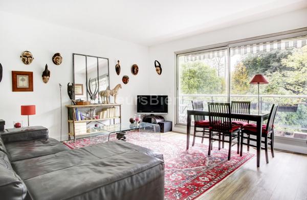 Calme et verdure pour cet appartement refait à neuf avec grand balcon