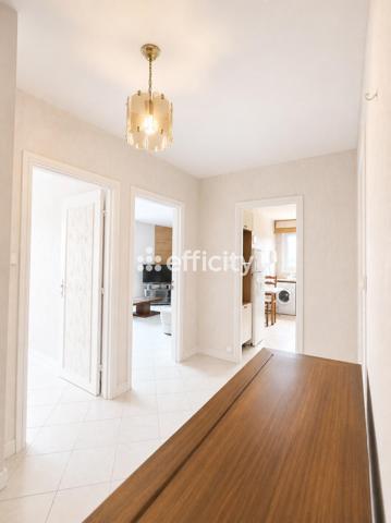 Appartement
         5 pièces
        - 83 m²
