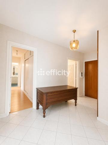 Appartement
         5 pièces
        - 83 m²