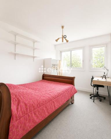 Appartement
         5 pièces
        - 83 m²