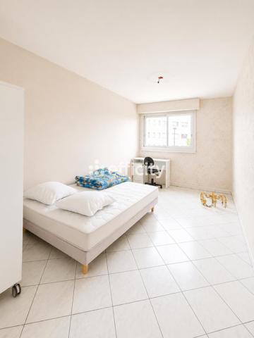 Appartement
         5 pièces
        - 83 m²