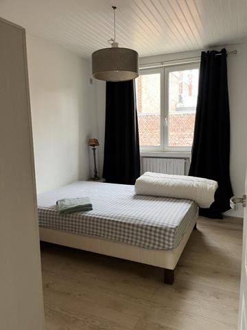 A LOUER APPARTEMENT MEUBLE DEUX CHAMBRES PROCHE CENTRE VILLE