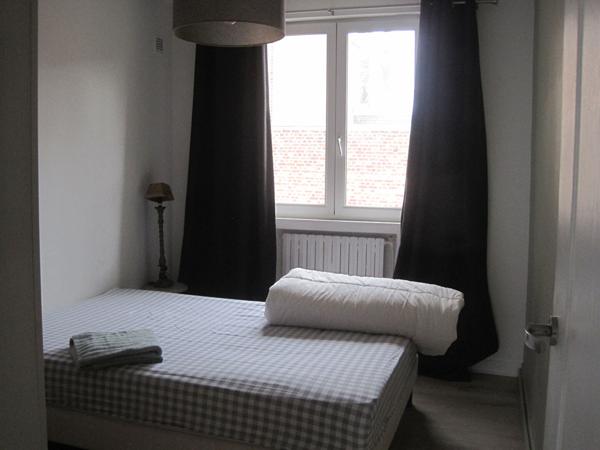 A LOUER APPARTEMENT MEUBLE DEUX CHAMBRES PROCHE CENTRE VILLE