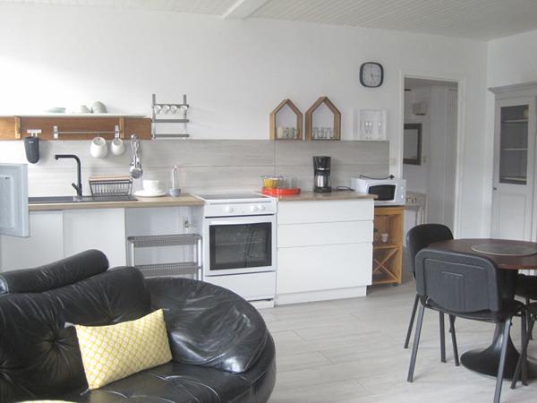 A LOUER APPARTEMENT MEUBLE DEUX CHAMBRES PROCHE CENTRE VILLE