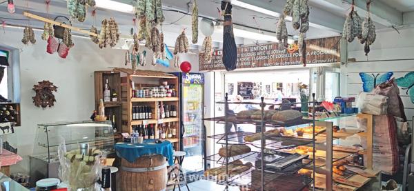 Local 75 m² à Saintes-Maries-de-la-Mer 13460