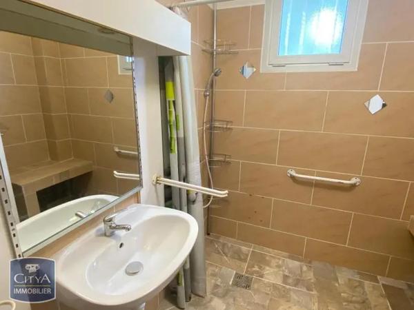 Appartement à louer 2 pièces 51.07m² Saint-Denis (97490)