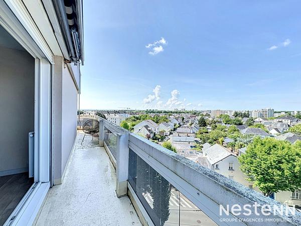 A VENDRE : T2 DERNIER ÉTAGE AVEC VUE PANORAMIQUE SUR ANGERS - PARKING - CAVE