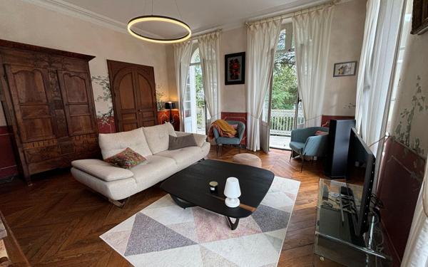 Maison à vendre    12 pièces • 411 m2 Jurançon